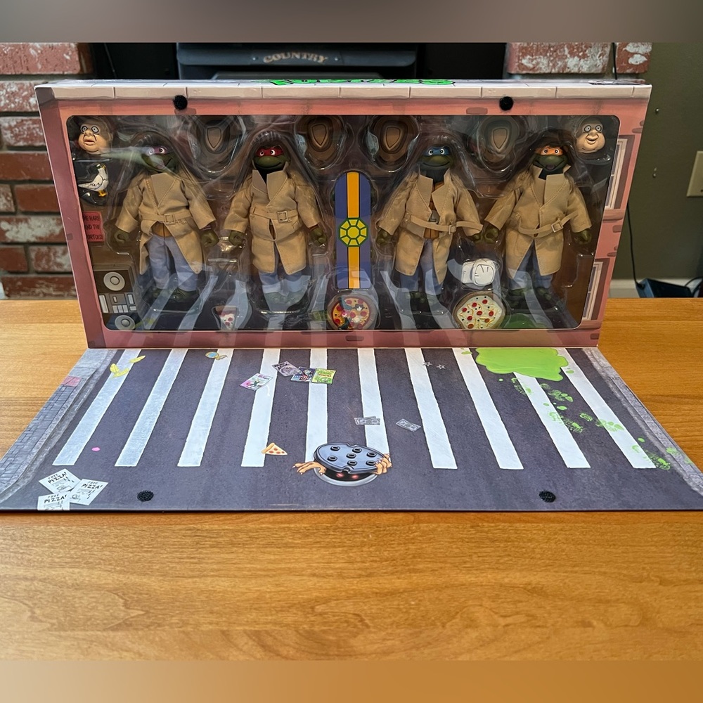 TMNT Turtles in Disguise - Picture 2 of 8